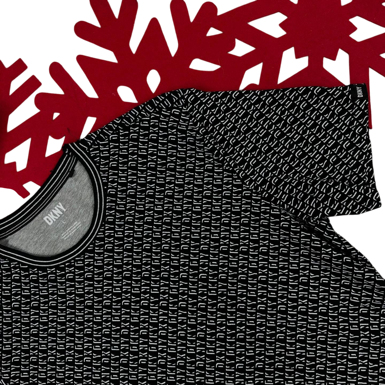 DKNY Playera letras blancas