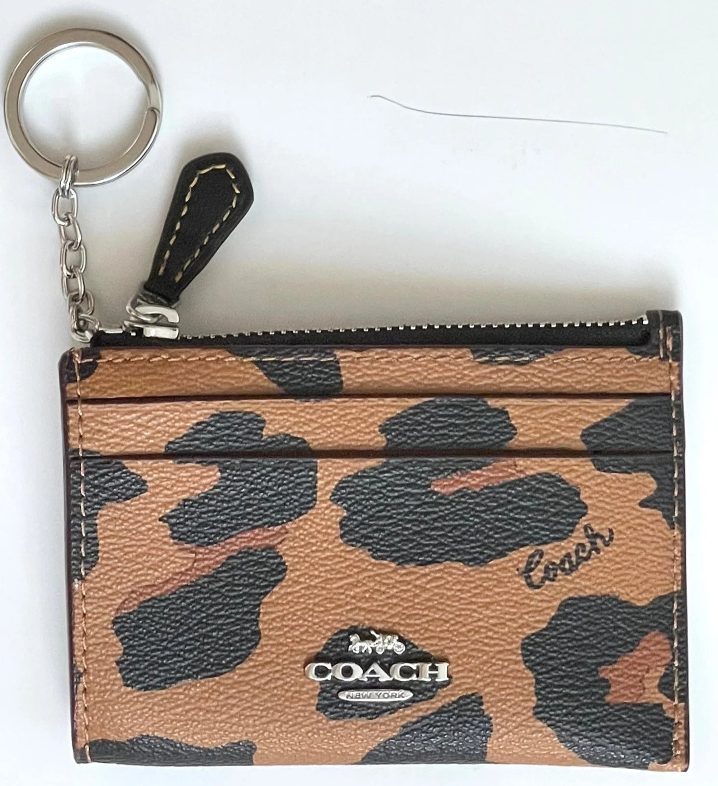 Coach tarjetero con cierre animal print