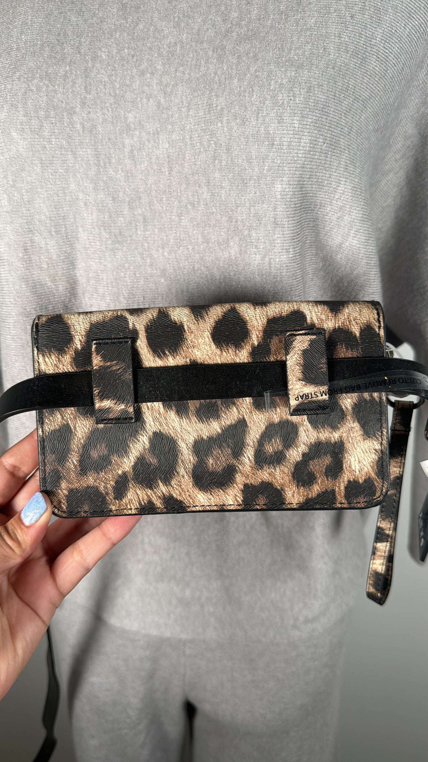 DKNY Cangurera 3 en 1
