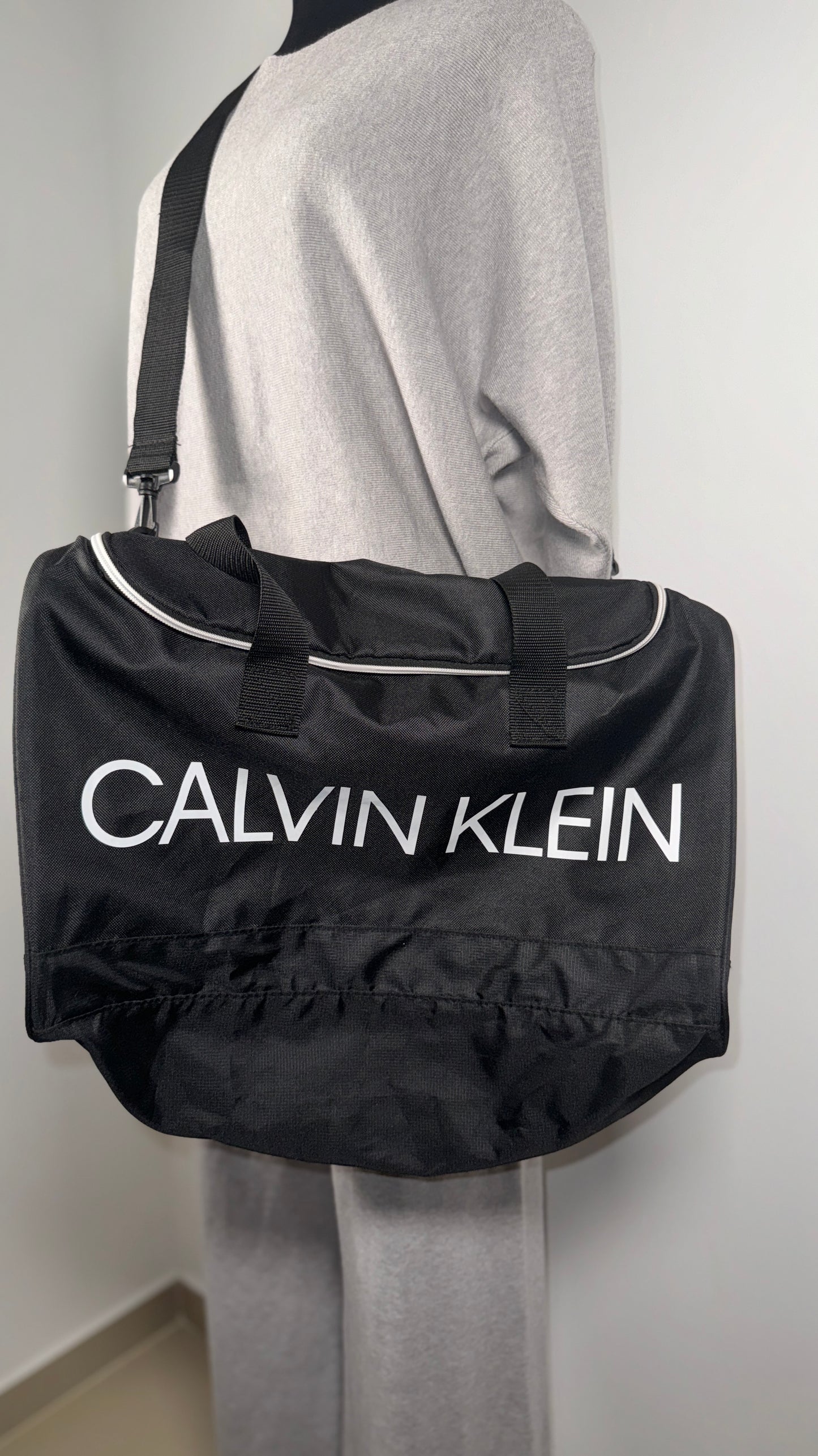 Calvin Klein Maleta
