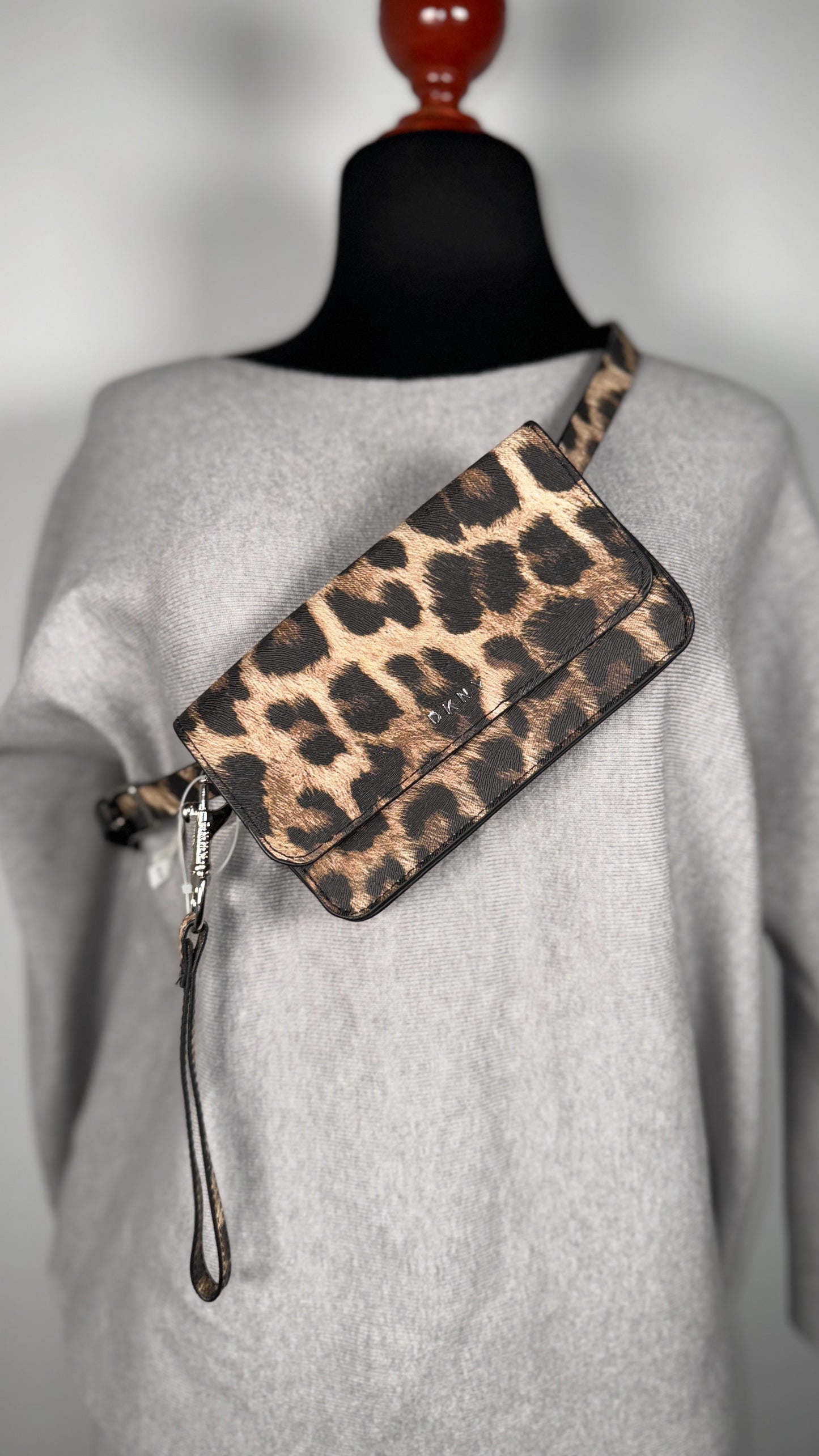 DKNY Cangurera 3 en 1