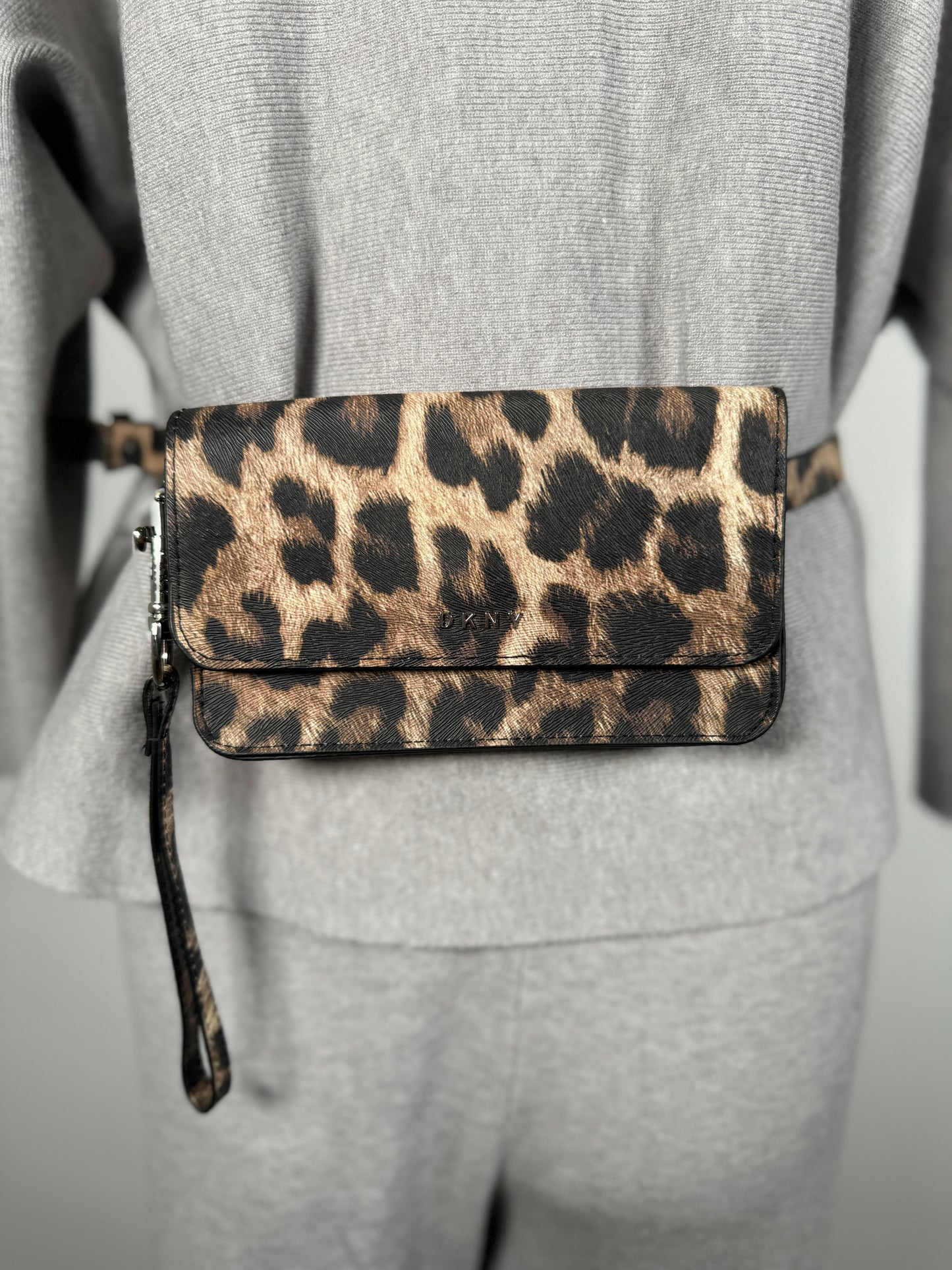 DKNY Cangurera 3 en 1