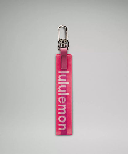 Lululemon llavero never lost keychain