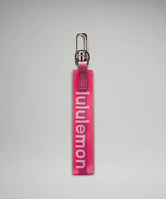 Lululemon llavero never lost keychain
