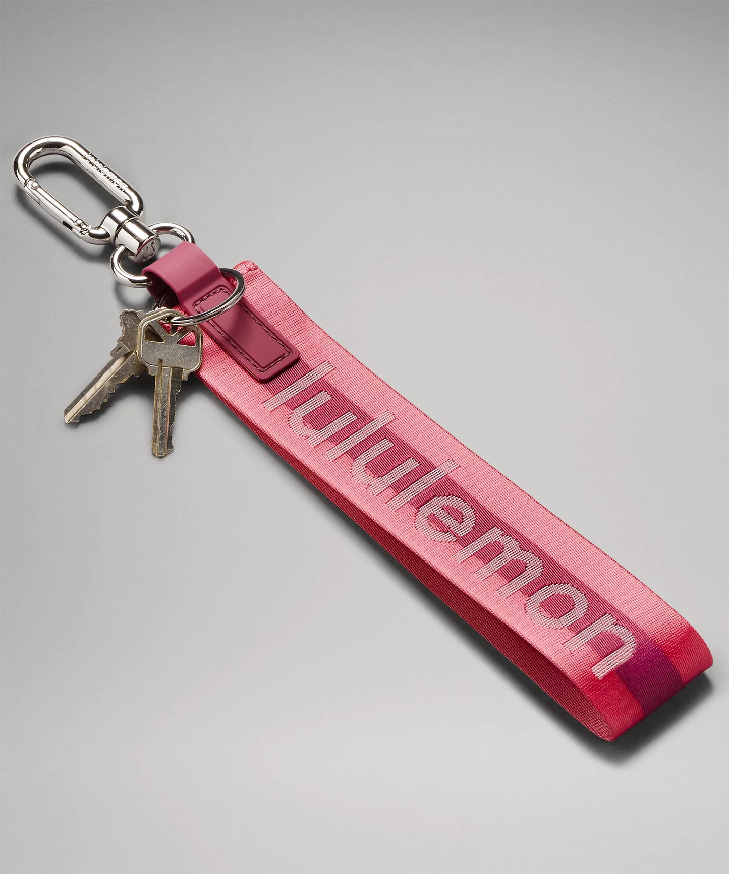 Lululemon llavero never lost keychain