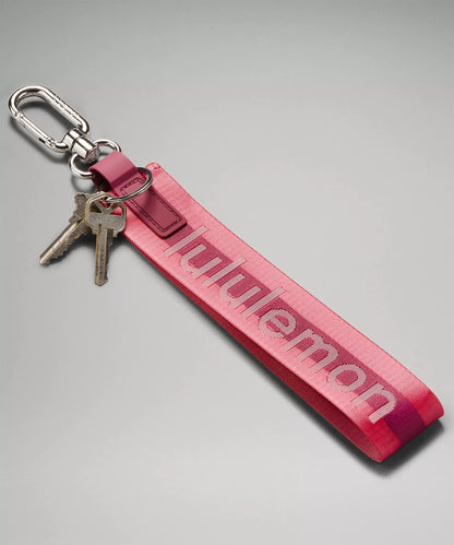 Lululemon llavero never lost keychain