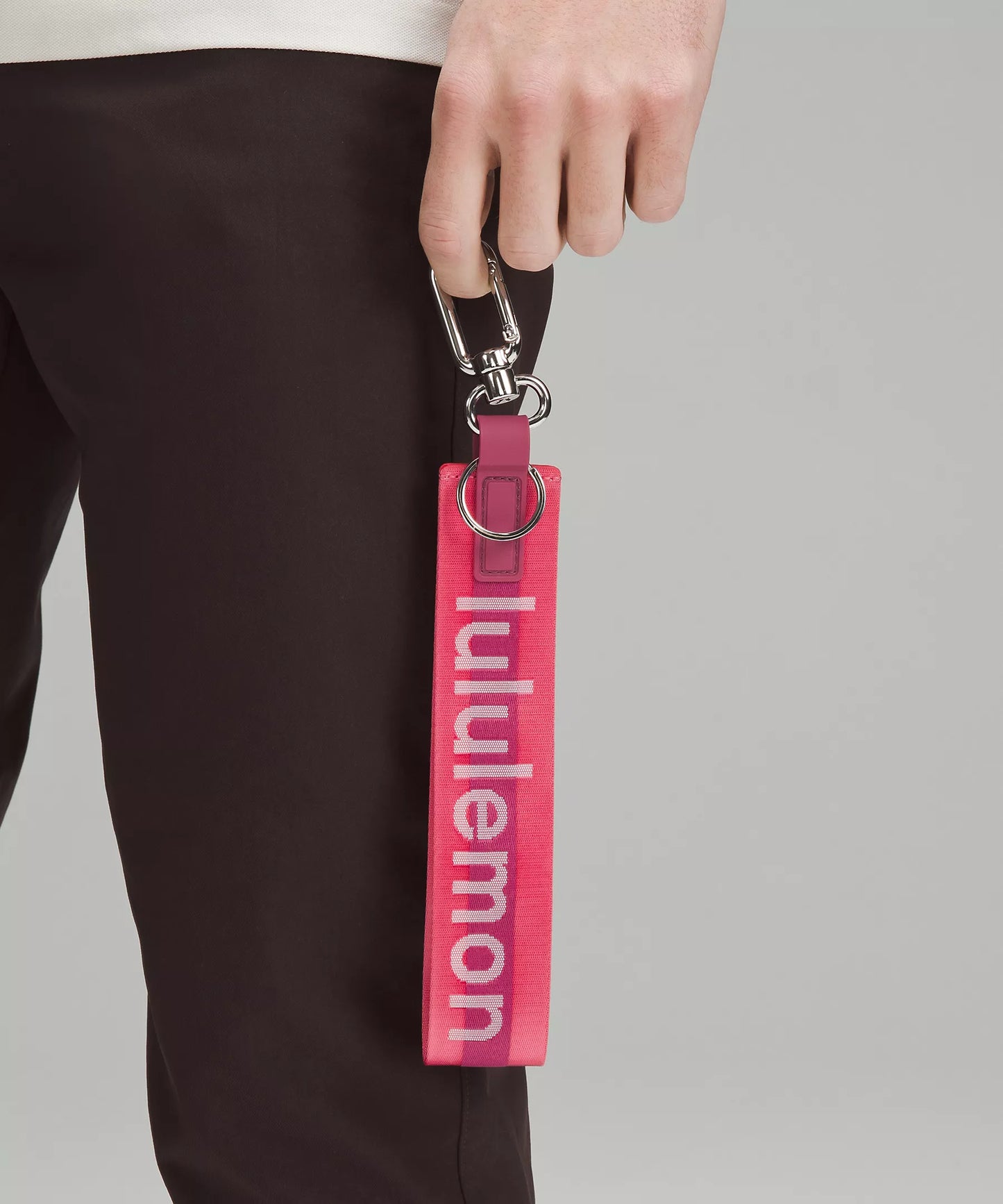 Lululemon llavero never lost keychain
