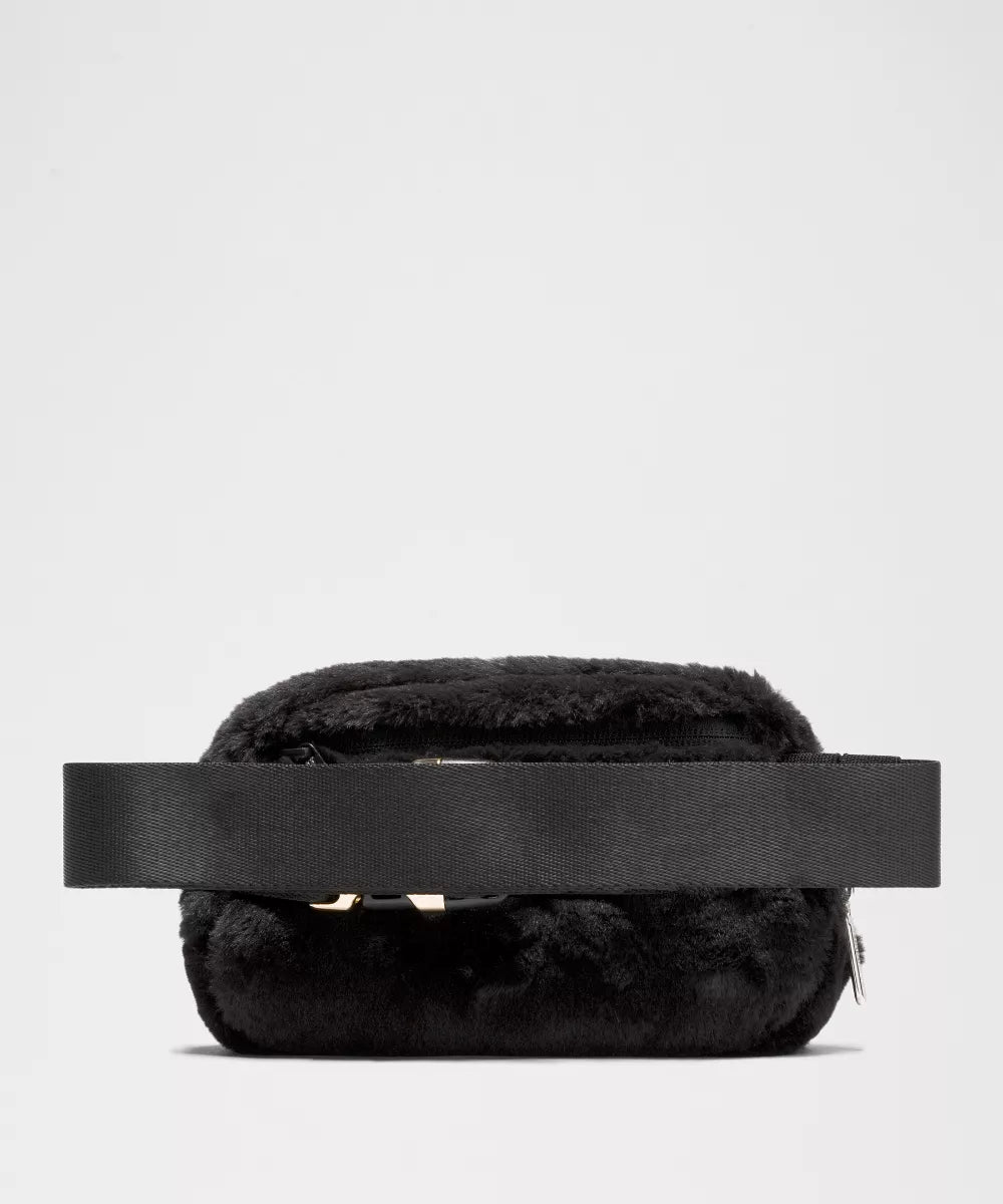 Lululemon All day Belt bag cangurera peluche negra