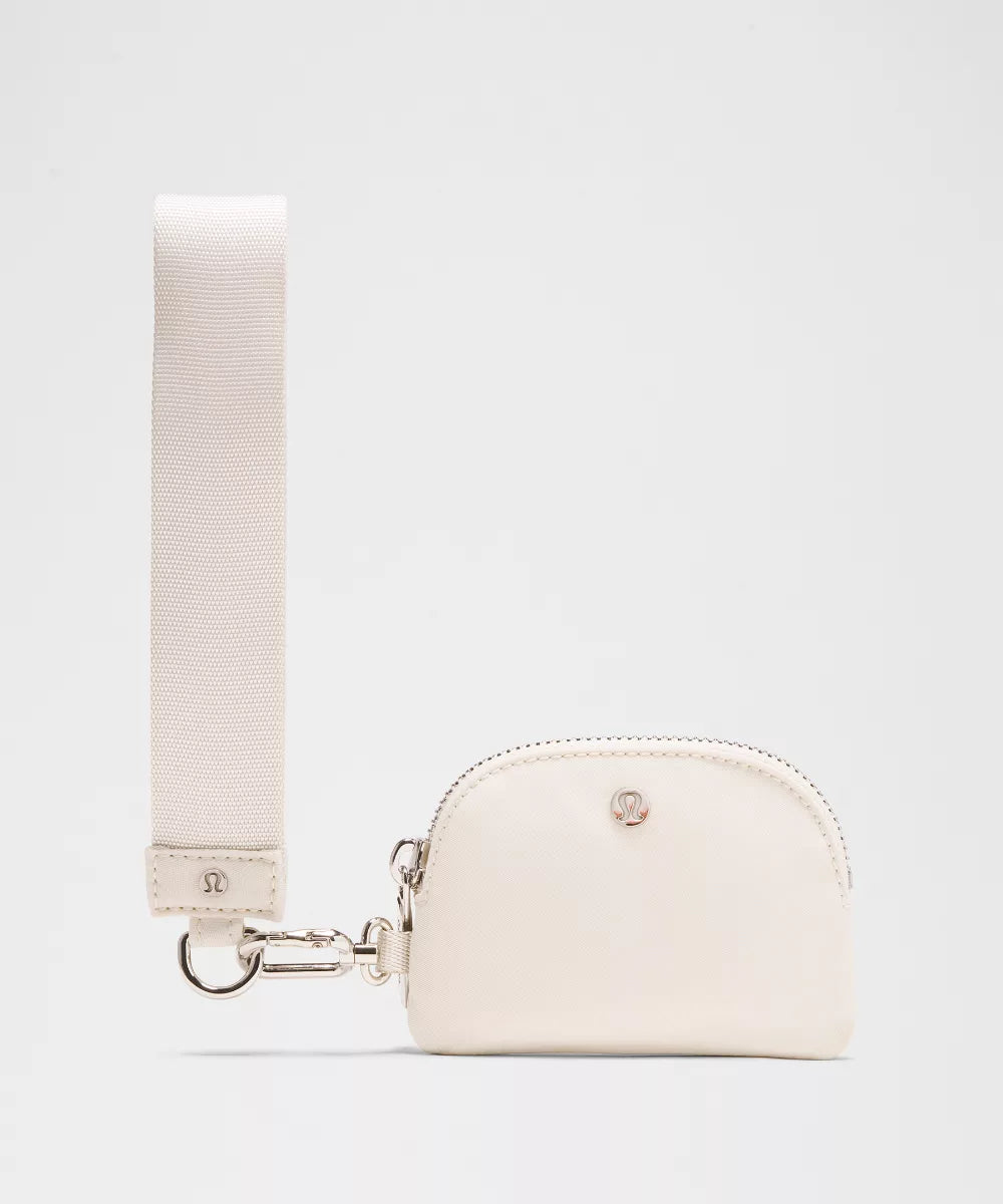 Lululemon Dual Pouch Wristlet muñequera tornasol