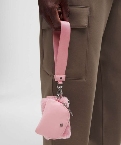 Lululemon Dual Pouch Wristlet muñequera rosa