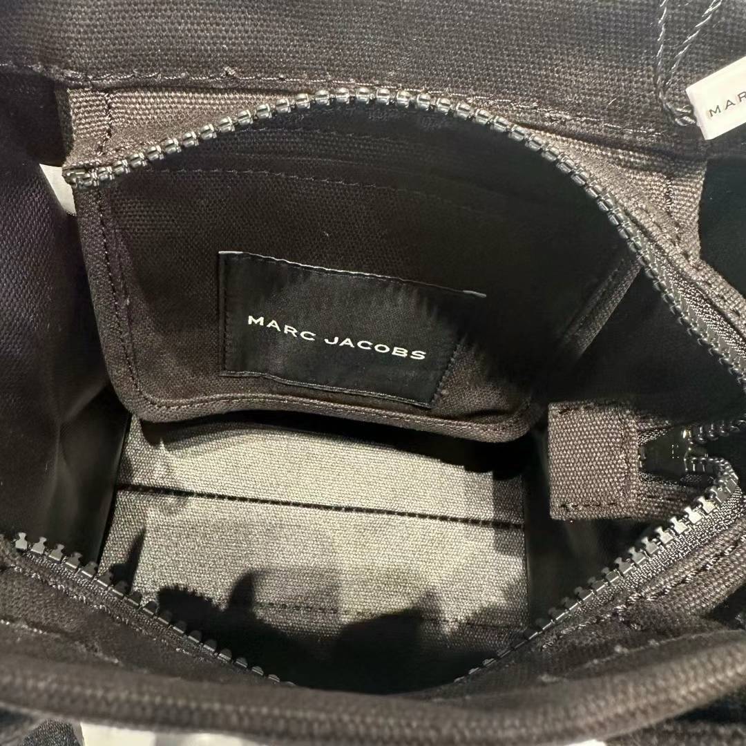 Marc Jacobs Unisex Canvas Street Style Logo