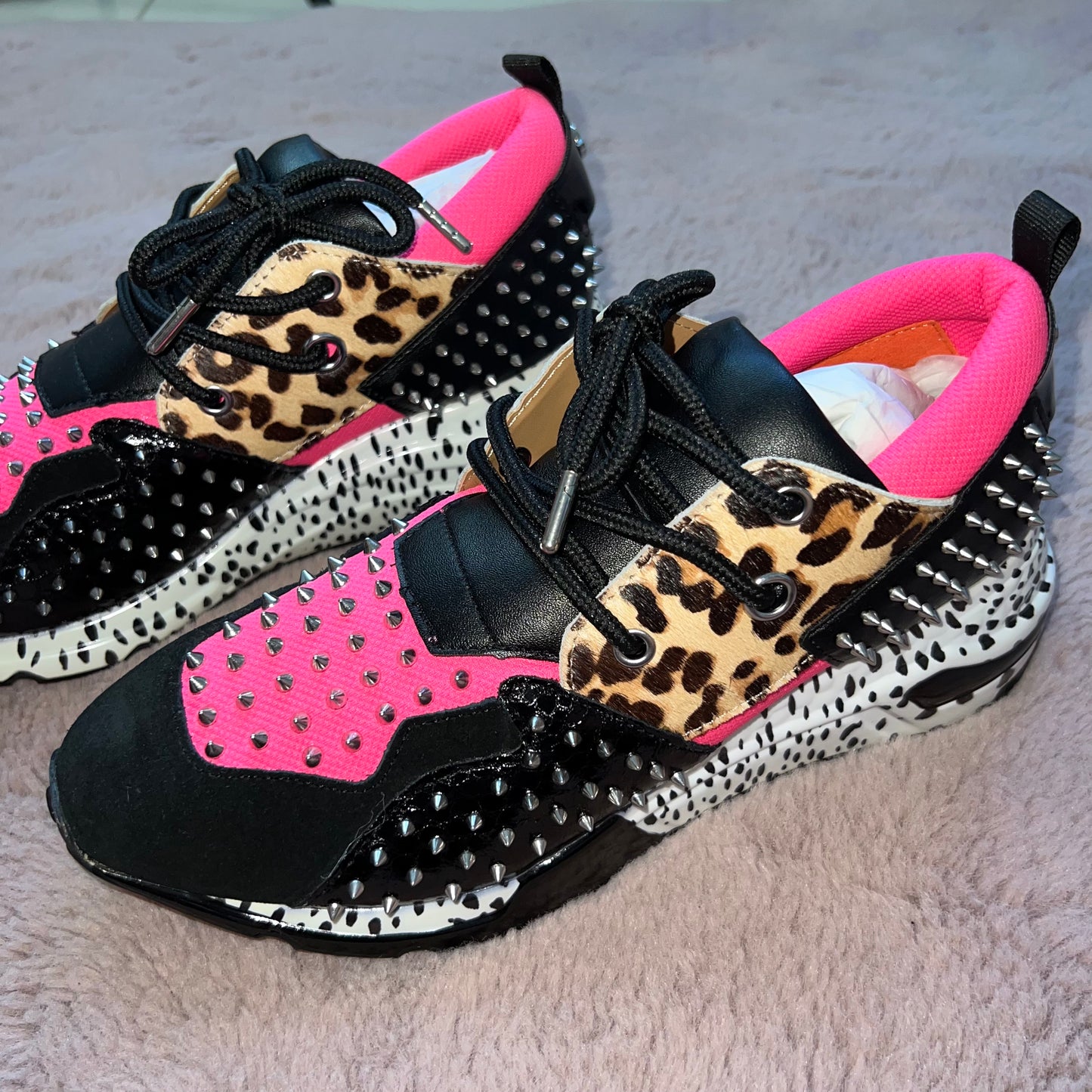 Steve Madden Tenis con Estoperoles