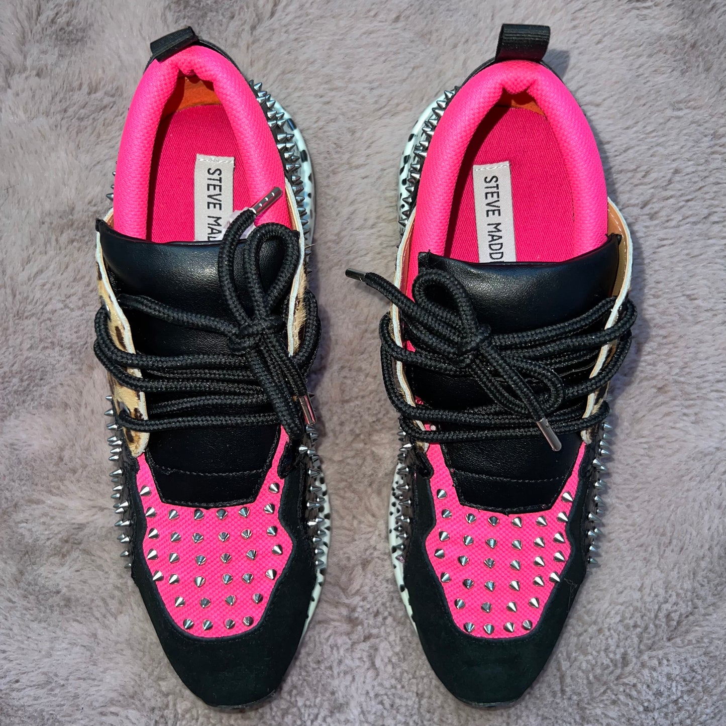 Steve Madden Tenis con Estoperoles