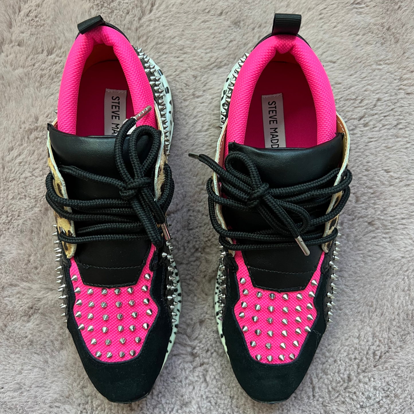 Steve Madden Tenis con Estoperoles
