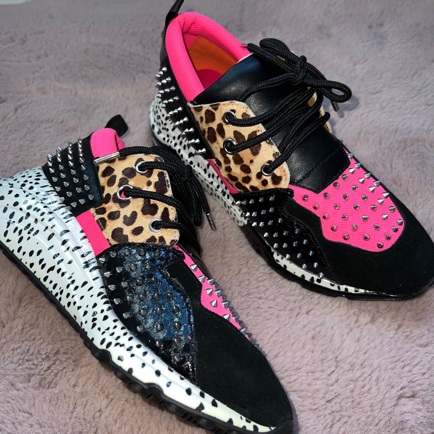 Steve Madden Tenis con Estoperoles